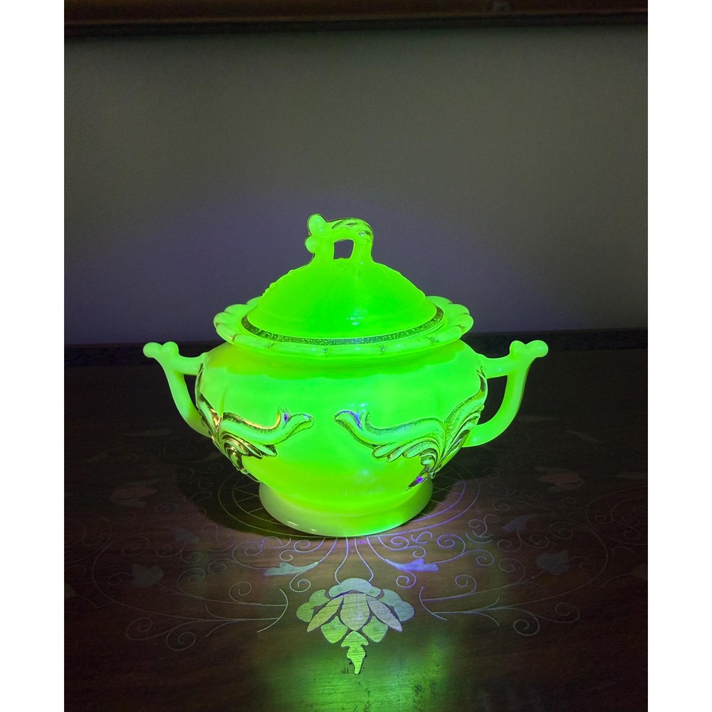 Antique Uranium Heisey Winged Scroll Covered Sugar Bowl